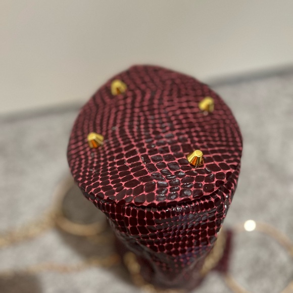 Demur Bucket Bag in Burgundy Snake skin print - Picture 5 of 6